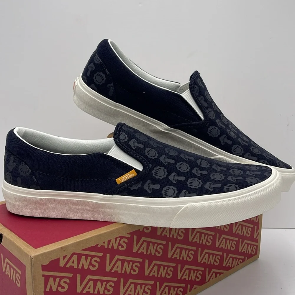 Vans Men’s Classic Slip-On
Trippy Cord Dark Navy
VN0A7Q5DDNV Sneakers - Picture 6 of 16